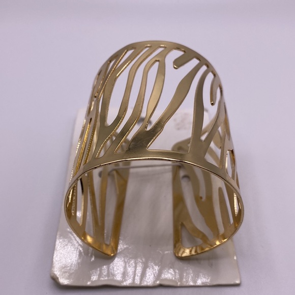 🎁 3 for $15. NWT!! H&M Yellow gold cuff bracelet - Picture 4 of 5